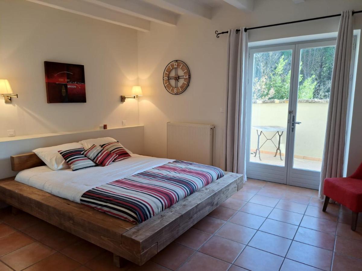 Hotel Restaurant Clos Des Sullys Montclus  Bagian luar foto