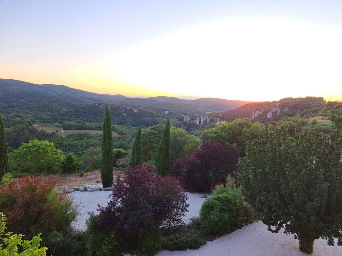 Hotel Restaurant Clos Des Sullys Montclus  Bagian luar foto
