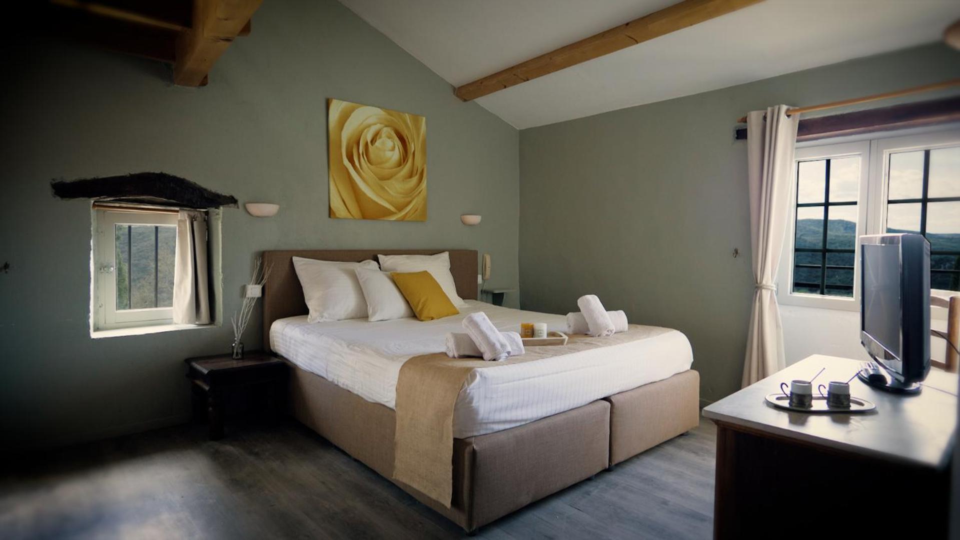 Hotel Restaurant Clos Des Sullys Montclus  Bagian luar foto