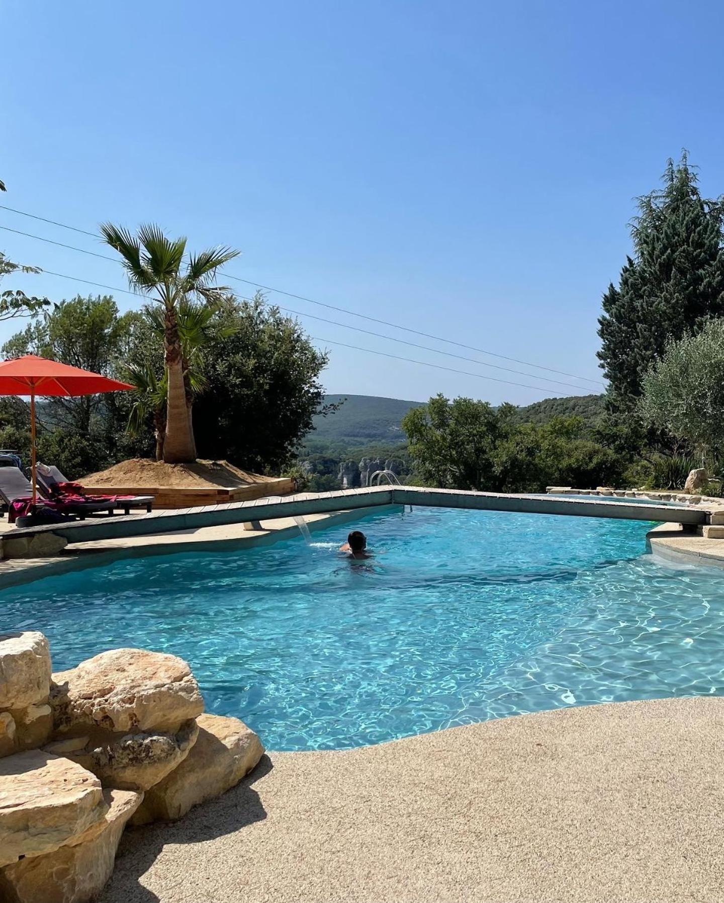 Hotel Restaurant Clos Des Sullys Montclus  Bagian luar foto